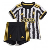 Dječji Nogometni Dres Juventus Domaci 2023-24 Kratak Rukav (+ Kratke hlače)